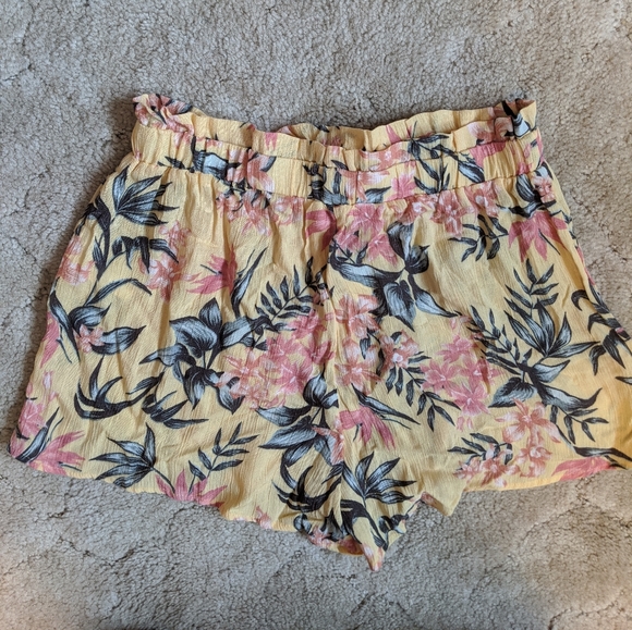 NWT Lightweight Floral Short - Picture 2 of 5